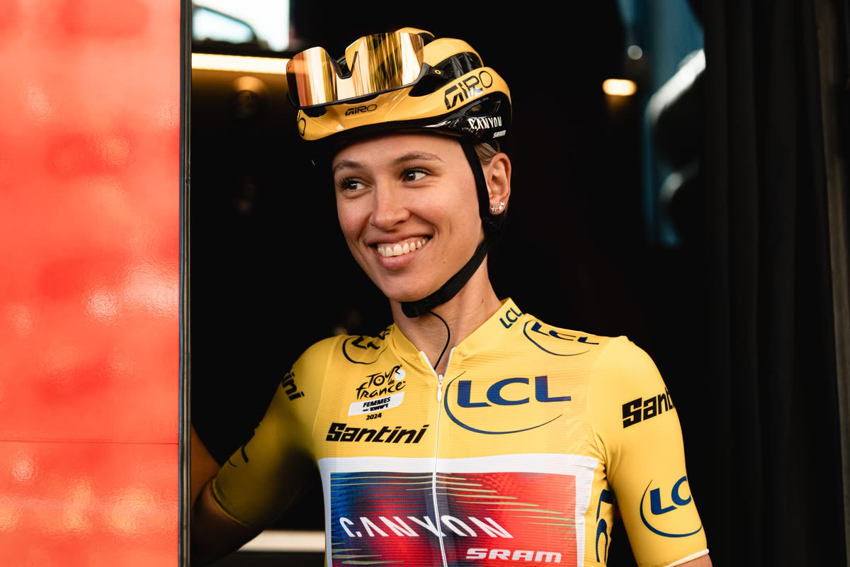 Katarzyna Niewiadoma in the yellow jersey, Tour de France Femmes 2024